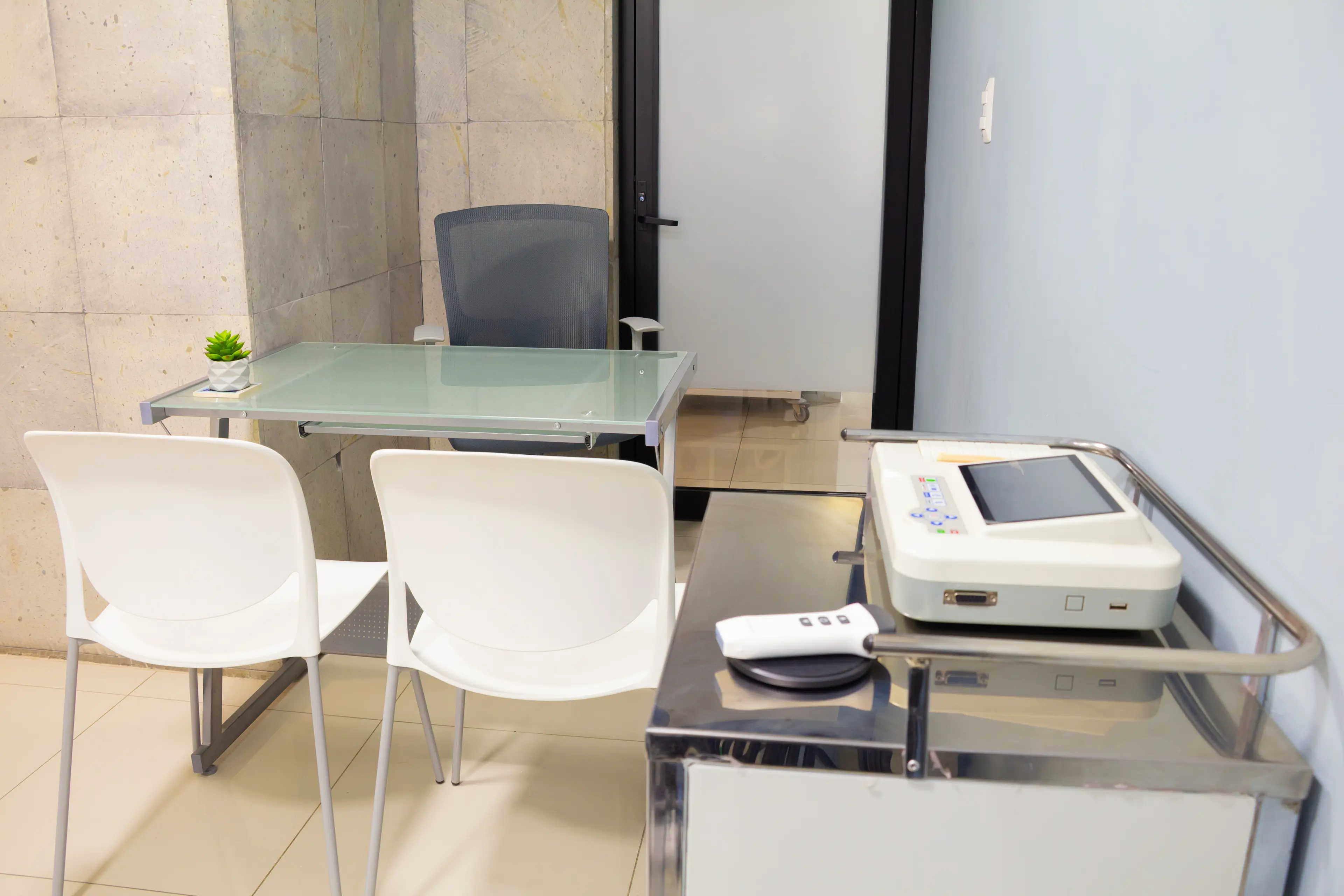 Consultorio Médico moderno completamente equipado para atención integral